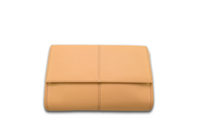 Cargar imagen en el visor de la galería, Mini Magazine Clutch Tan
